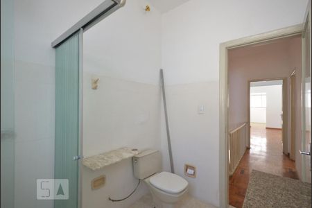 Casa à venda com 230m², 5 quartos e 3 vagas Casa à venda com 230m², 5 quartos e 3 vagasBanheiro Social