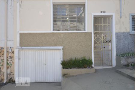 Casa à venda com 230m², 5 quartos e 3 vagas Casa à venda com 230m², 5 quartos e 3 vagasFachada