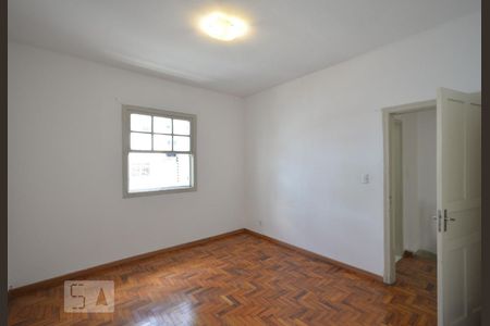 Casa à venda com 230m², 5 quartos e 3 vagas Casa à venda com 230m², 5 quartos e 3 vagasQuarto 1