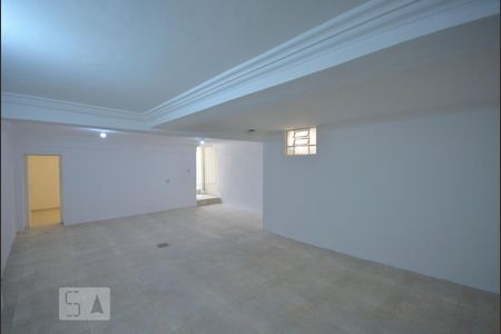 Casa à venda com 230m², 5 quartos e 3 vagas Casa à venda com 230m², 5 quartos e 3 vagasGaragem