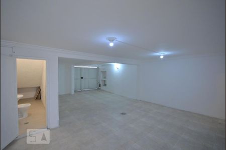 Casa à venda com 230m², 5 quartos e 3 vagas Casa à venda com 230m², 5 quartos e 3 vagasGaragem