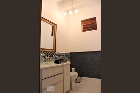 Banheiro da sala 1 de casa à venda com 5 quartos, 500m² em Alto da Lapa, São Paulo