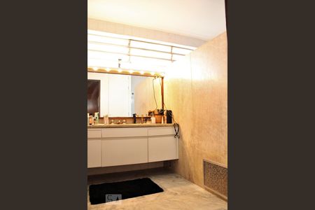 Casa à venda com 500m², 5 quartos e 5 vagasBanheiro da suíte