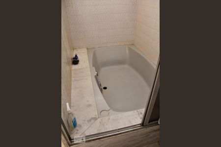 Casa à venda com 500m², 5 quartos e 5 vagasBanheiro da suíte - Banheira