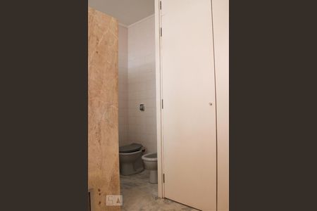 Casa à venda com 500m², 5 quartos e 5 vagasBanheiro da suíte