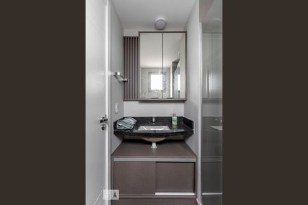 Banheiro de apartamento para alugar com 1 quarto, 39m² em Petrópolis, Porto Alegre