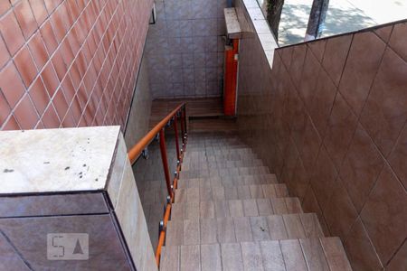 Casa para alugar com 376m², 5 quartos e 1 vagaEscada para garagem