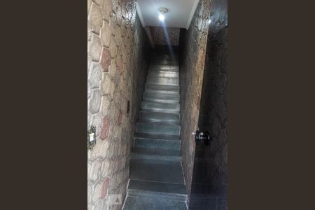 Casa para alugar com 376m², 5 quartos e 1 vagaEscada