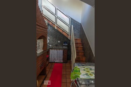 Casa para alugar com 376m², 5 quartos e 1 vagaEscada - Casa 2