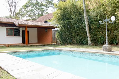 Casa à venda com 450m², 4 quartos e 3 vagas Casa à venda com 450m², 4 quartos e 3 vagasQuintal / Piscina