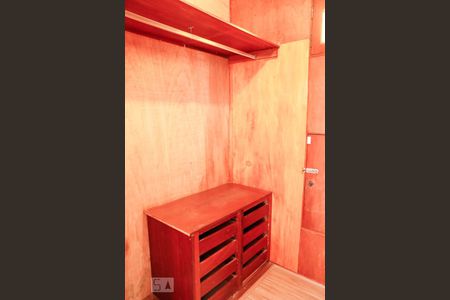 Casa à venda com 450m², 4 quartos e 3 vagas Casa à venda com 450m², 4 quartos e 3 vagasCloset Suíte 2