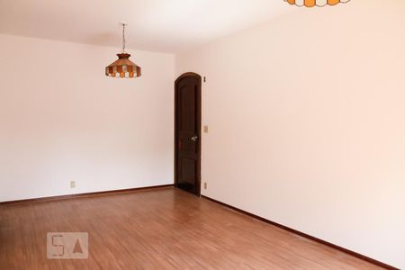 Casa à venda com 450m², 4 quartos e 3 vagas Casa à venda com 450m², 4 quartos e 3 vagasQuarto 2 - Suíte