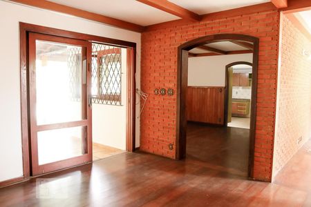 Casa à venda com 450m², 4 quartos e 3 vagas Casa à venda com 450m², 4 quartos e 3 vagasSala de TV