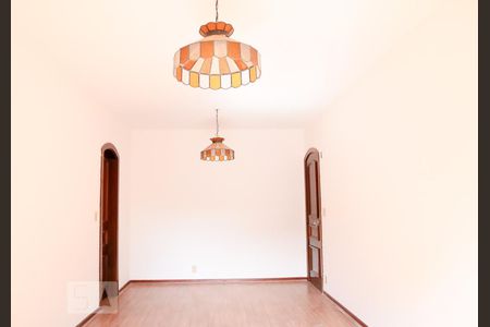 Casa à venda com 450m², 4 quartos e 3 vagas Casa à venda com 450m², 4 quartos e 3 vagasQuarto 2 - Suíte