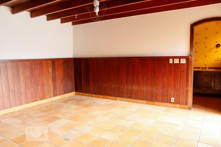 Casa à venda com 450m², 4 quartos e 3 vagas Casa à venda com 450m², 4 quartos e 3 vagasSalão de Jogos