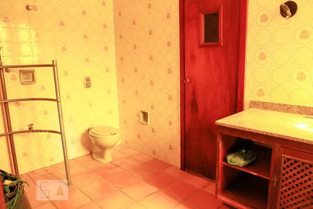 Casa à venda com 450m², 4 quartos e 3 vagas Casa à venda com 450m², 4 quartos e 3 vagasBanheiro Churrasqueira / Sauna