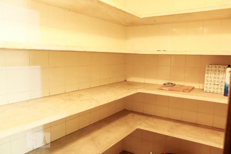 Casa à venda com 450m², 4 quartos e 3 vagas Casa à venda com 450m², 4 quartos e 3 vagasDespensa Cozinha