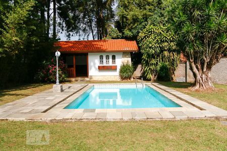 Casa à venda com 450m², 4 quartos e 3 vagas Casa à venda com 450m², 4 quartos e 3 vagasQuintal / Piscina