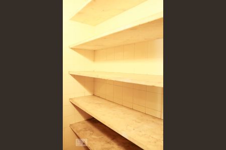 Casa à venda com 450m², 4 quartos e 3 vagas Casa à venda com 450m², 4 quartos e 3 vagasDespensa Cozinha