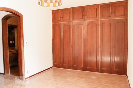 Casa à venda com 450m², 4 quartos e 3 vagas Casa à venda com 450m², 4 quartos e 3 vagasQuarto 3 - Suíte