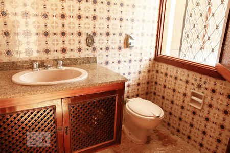 Casa à venda com 450m², 4 quartos e 3 vagas Casa à venda com 450m², 4 quartos e 3 vagasLavabo