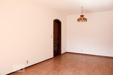 Casa à venda com 450m², 4 quartos e 3 vagas Casa à venda com 450m², 4 quartos e 3 vagasQuarto 2 - Suíte