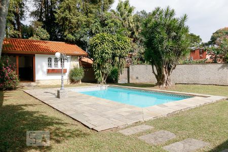 Casa à venda com 450m², 4 quartos e 3 vagas Casa à venda com 450m², 4 quartos e 3 vagasQuintal / Piscina