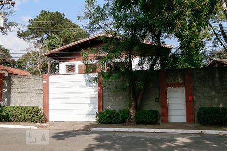 Casa à venda com 450m², 4 quartos e 3 vagas Casa à venda com 450m², 4 quartos e 3 vagasFachada de Entrada da Casa