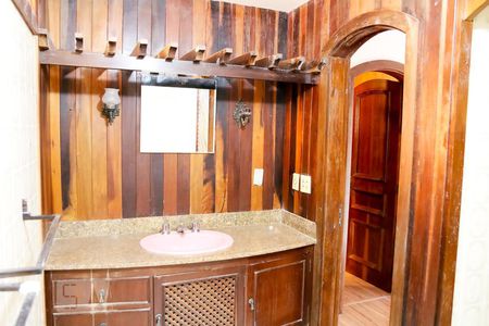 Casa à venda com 450m², 4 quartos e 3 vagas Casa à venda com 450m², 4 quartos e 3 vagasBanheiro Suíte 1