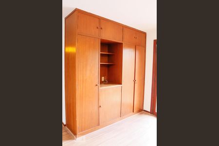 Casa à venda com 450m², 4 quartos e 3 vagas Casa à venda com 450m², 4 quartos e 3 vagasQuarto 1 - Suíte