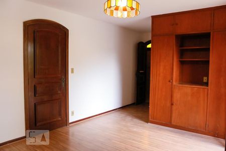 Casa à venda com 450m², 4 quartos e 3 vagas Casa à venda com 450m², 4 quartos e 3 vagasQuarto 1 - Suíte