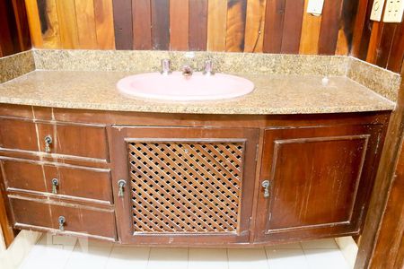 Casa à venda com 450m², 4 quartos e 3 vagas Casa à venda com 450m², 4 quartos e 3 vagasBanheiro Suíte 1 - Pia