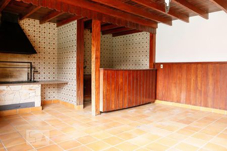 Casa à venda com 450m², 4 quartos e 3 vagas Casa à venda com 450m², 4 quartos e 3 vagasChurrasqueira / Salão de Jogos