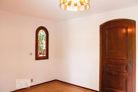 Casa à venda com 450m², 4 quartos e 3 vagas Casa à venda com 450m², 4 quartos e 3 vagasQuarto 1 - Suíte