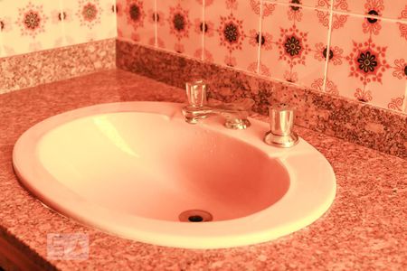 Casa à venda com 450m², 4 quartos e 3 vagas Casa à venda com 450m², 4 quartos e 3 vagasLavabo