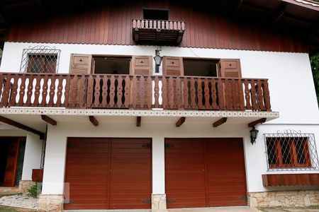 Casa à venda com 450m², 4 quartos e 3 vagas Casa à venda com 450m², 4 quartos e 3 vagasFachada da Casa