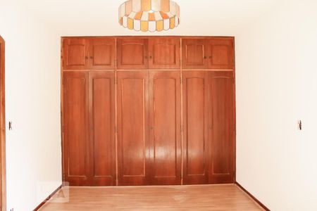 Casa à venda com 450m², 4 quartos e 3 vagas Casa à venda com 450m², 4 quartos e 3 vagasQuarto 3 - Suíte