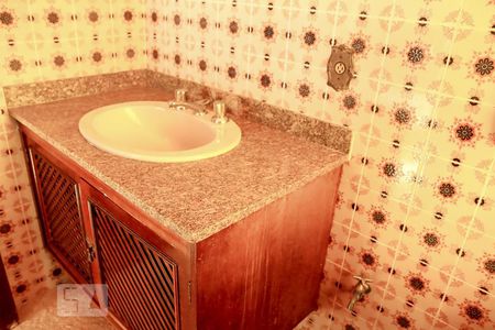 Casa à venda com 450m², 4 quartos e 3 vagas Casa à venda com 450m², 4 quartos e 3 vagasLavabo