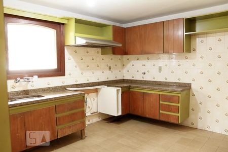 Casa à venda com 450m², 4 quartos e 3 vagas Casa à venda com 450m², 4 quartos e 3 vagasCozinha