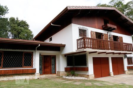 Casa à venda com 450m², 4 quartos e 3 vagas Casa à venda com 450m², 4 quartos e 3 vagasFachada da Casa