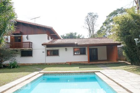 Casa à venda com 450m², 4 quartos e 3 vagas Casa à venda com 450m², 4 quartos e 3 vagasQuintal / Piscina