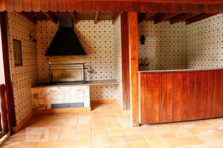 Casa à venda com 450m², 4 quartos e 3 vagas Casa à venda com 450m², 4 quartos e 3 vagasChurrasqueira / Salão de Jogos