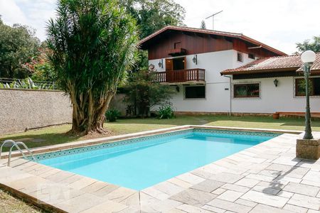 Casa à venda com 450m², 4 quartos e 3 vagas Casa à venda com 450m², 4 quartos e 3 vagasQuintal / Piscina