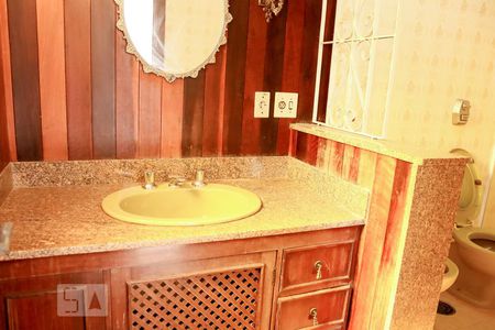 Casa à venda com 450m², 4 quartos e 3 vagas Casa à venda com 450m², 4 quartos e 3 vagasBanheiro Suíte 2 - Pia