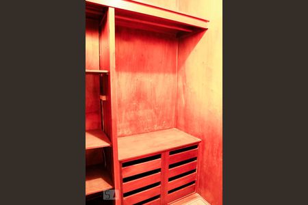 Casa à venda com 450m², 4 quartos e 3 vagas Casa à venda com 450m², 4 quartos e 3 vagasCloset Suíte 2