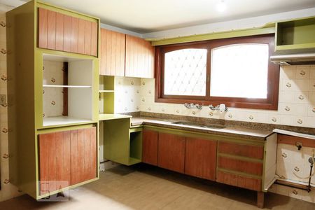 Casa à venda com 450m², 4 quartos e 3 vagas Casa à venda com 450m², 4 quartos e 3 vagasCozinha