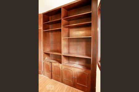 Casa à venda com 450m², 4 quartos e 3 vagas Casa à venda com 450m², 4 quartos e 3 vagasQuarto 4