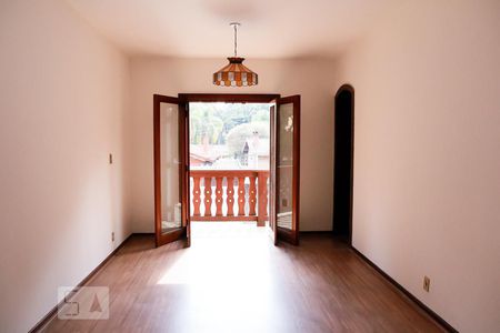 Casa à venda com 450m², 4 quartos e 3 vagas Casa à venda com 450m², 4 quartos e 3 vagasQuarto 2 - Suíte