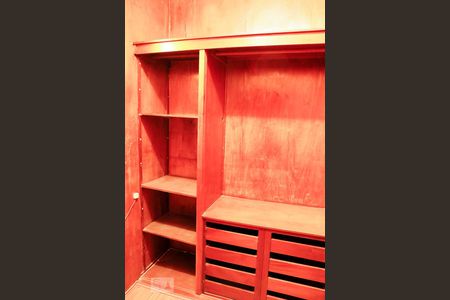 Casa à venda com 450m², 4 quartos e 3 vagas Casa à venda com 450m², 4 quartos e 3 vagasCloset Suíte 2