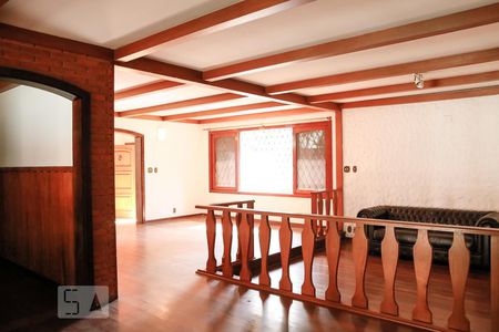 Casa à venda com 450m², 4 quartos e 3 vagas Casa à venda com 450m², 4 quartos e 3 vagasSala de TV